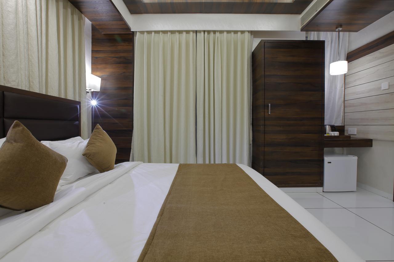 Hotel Silver Heights Ahmedabad Exterior photo
