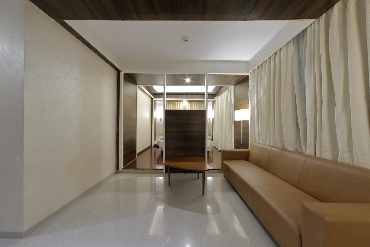 Hotel Silver Heights Ahmedabad Exterior photo