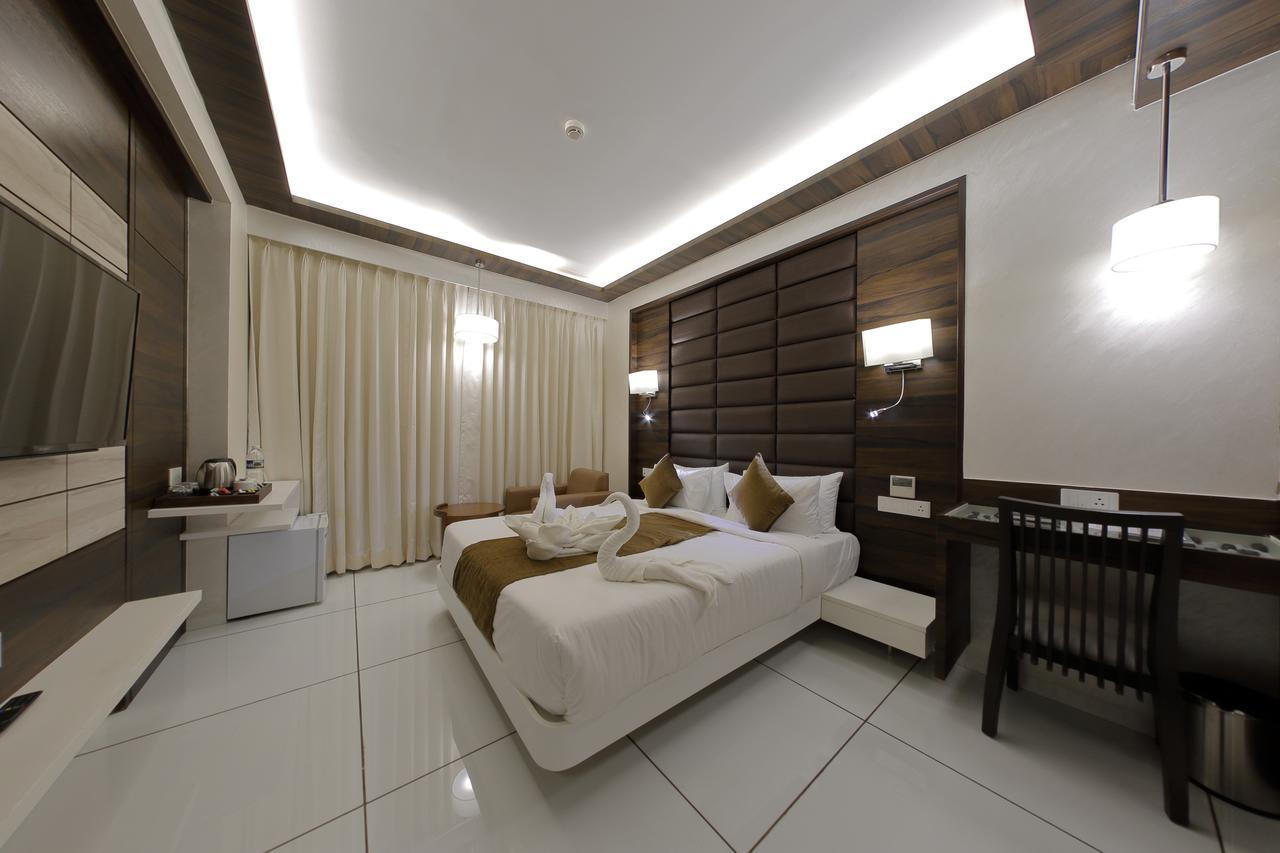 Hotel Silver Heights Ahmedabad Exterior photo