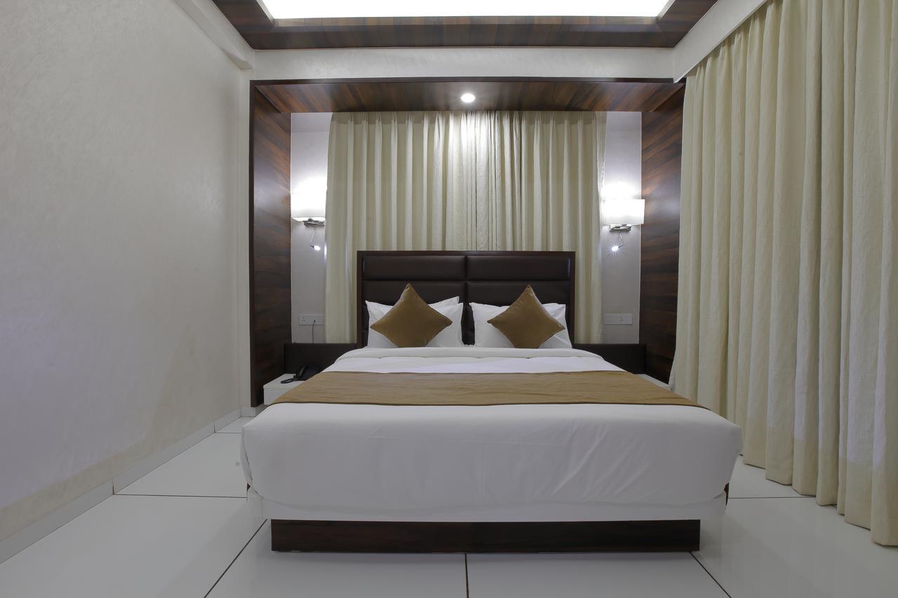 Hotel Silver Heights Ahmedabad Exterior photo