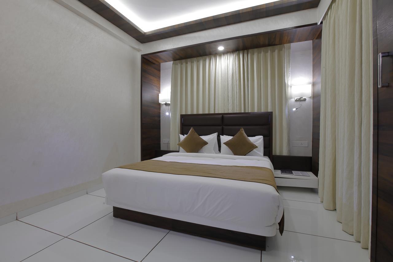 Hotel Silver Heights Ahmedabad Exterior photo